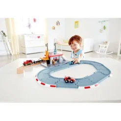 Hape - Race Track Station